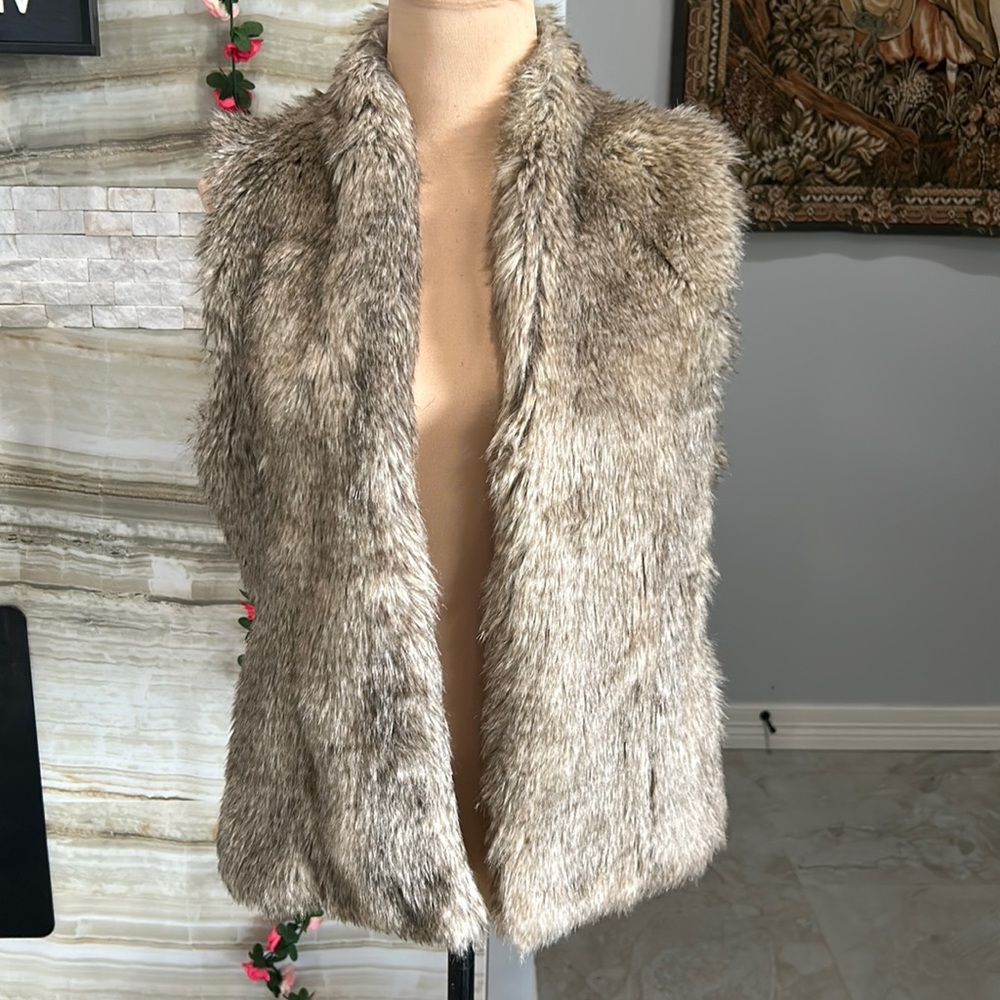 Garnet Hill Faux Fur Open Vest. Size S (889)